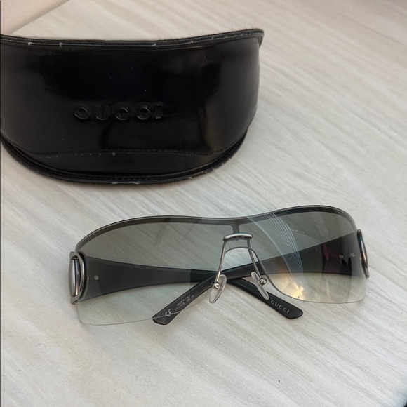 Gucci Gradient Black Sunglasses with Case - Picture 1 of 8
